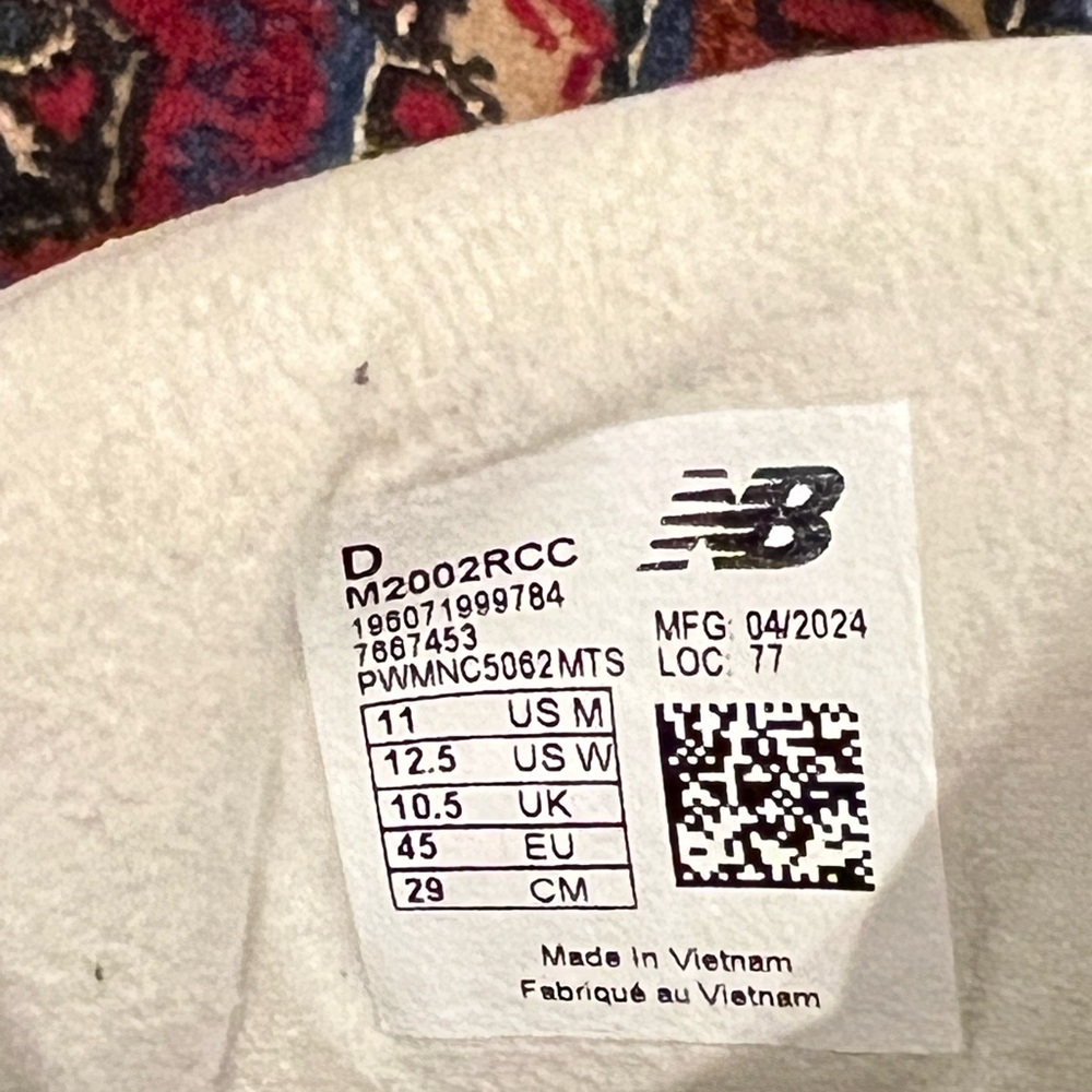 New Balance 2002R cream sneakers - Picture 6 of 9